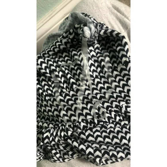 A New Approach Dress Black And White Patterned Dress - Picture 8 of 9